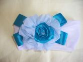 Tiara branca com azul fina #F05